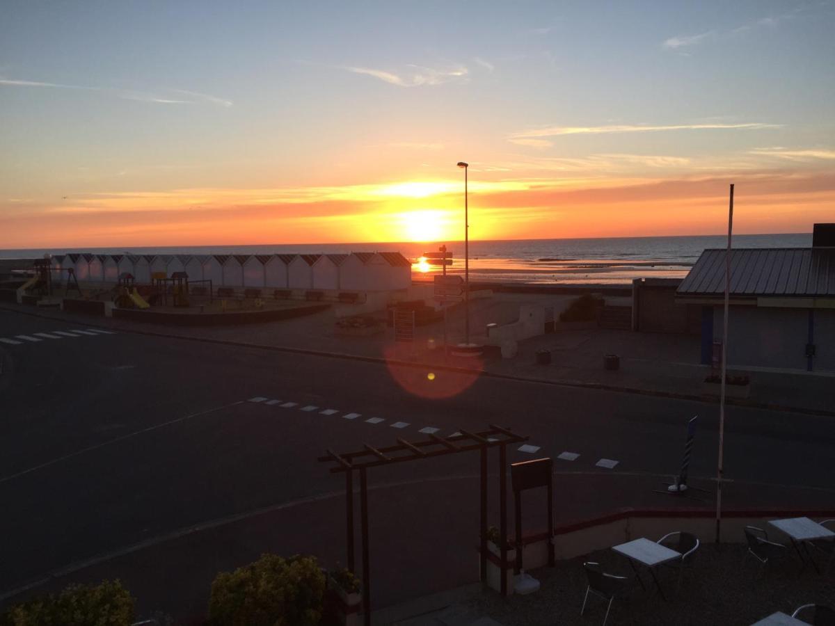 ホテル L'Huitriere Quiberville エクステリア 写真